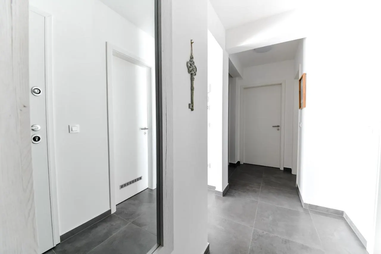 Spacious Apartment Nero With Free Parking Zadar