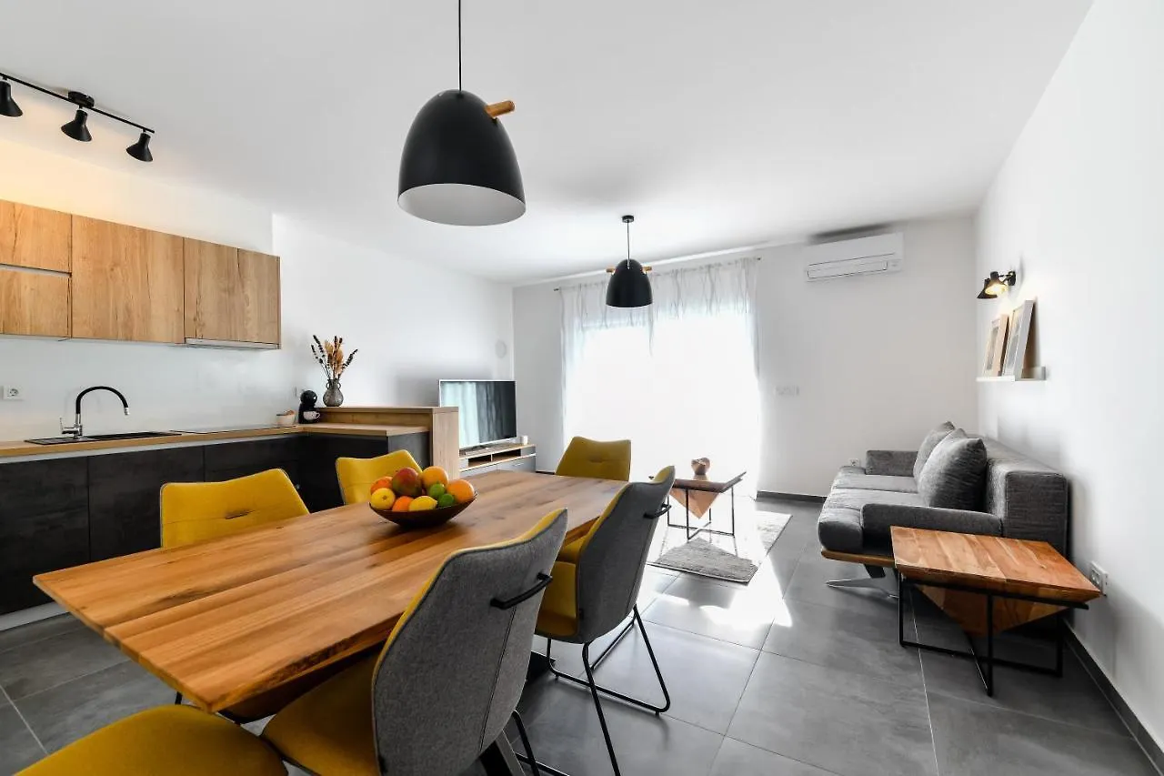 Spacious Apartment Nero With Free Parking Zadar