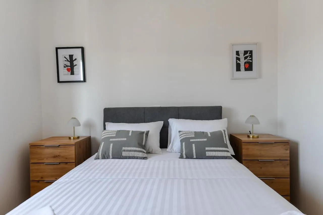 Spacious Apartment Nero With Free Parking Zadar