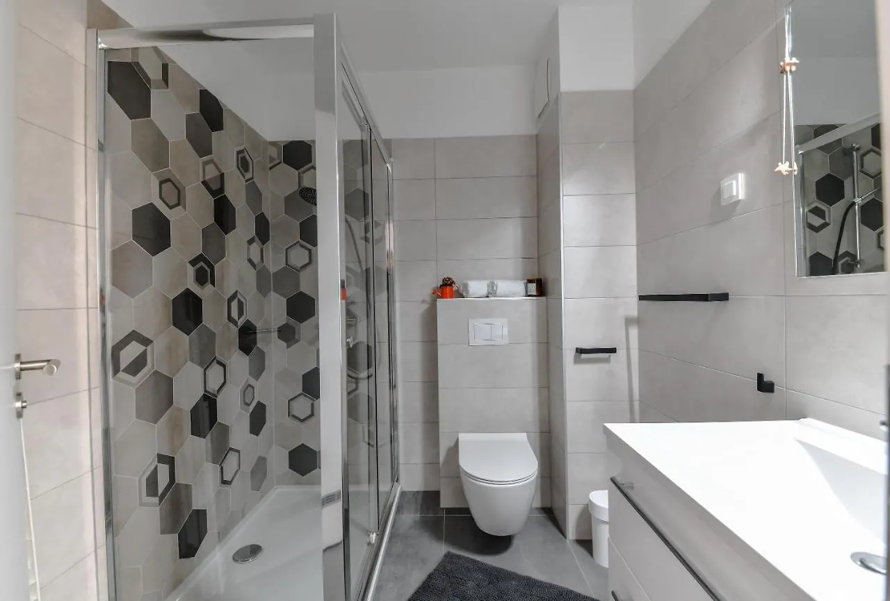 Spacious Apartment Nero With Free Parking Zadar