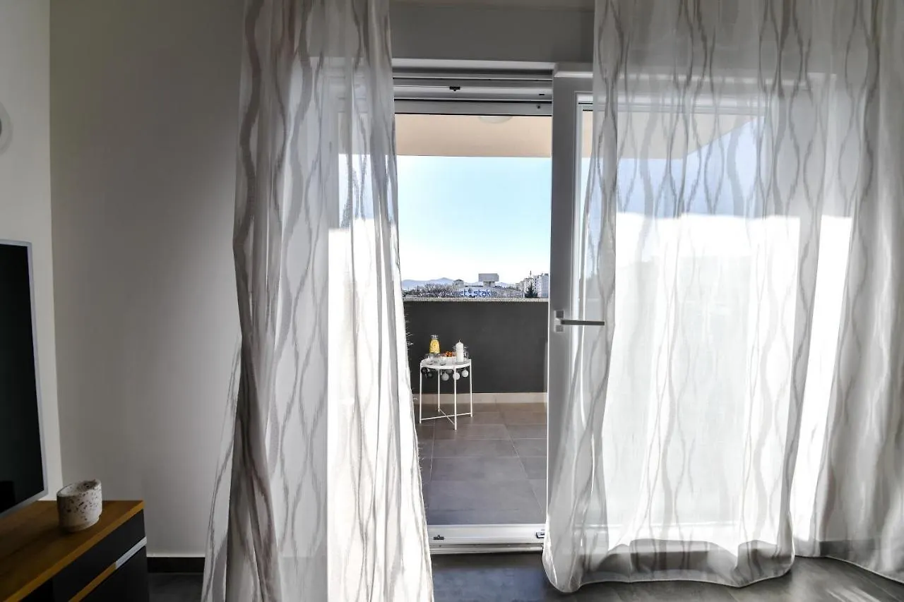 Spacious Apartment Nero With Free Parking Zadar